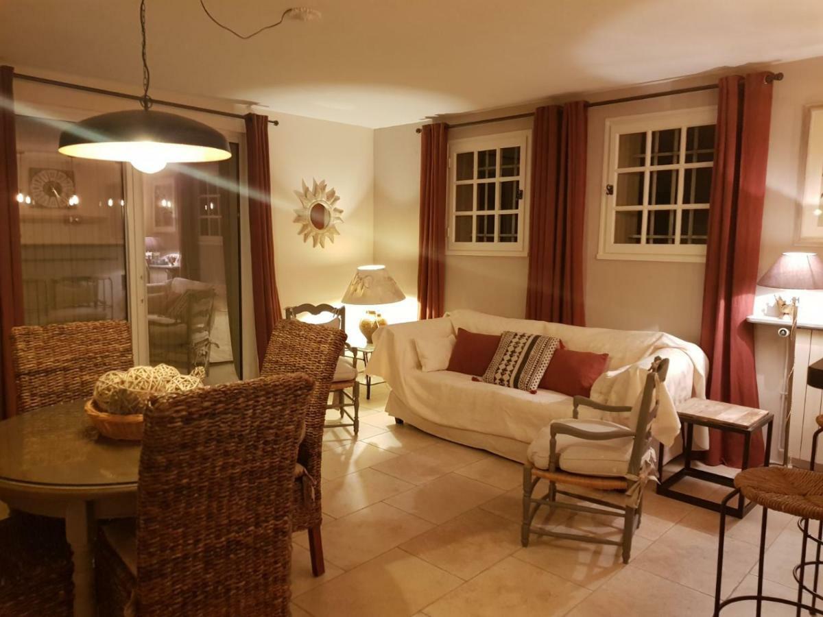 Le Jas Des Parpaillous Apartamento LʼIsle-sur-la-Sorgue Exterior foto