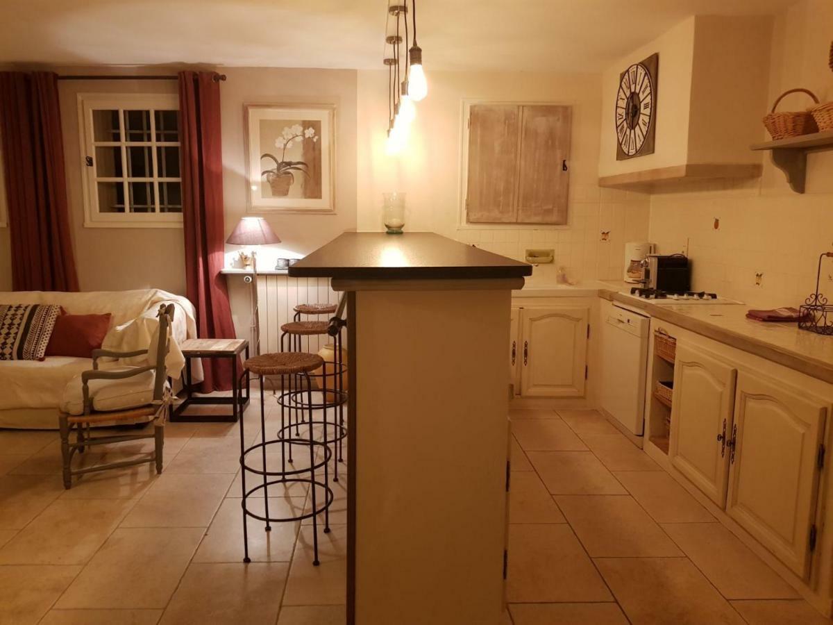Le Jas Des Parpaillous Apartamento LʼIsle-sur-la-Sorgue Exterior foto